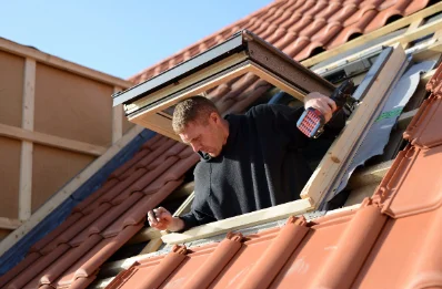 Pose de fenêtres de toit Velux à Phaffans